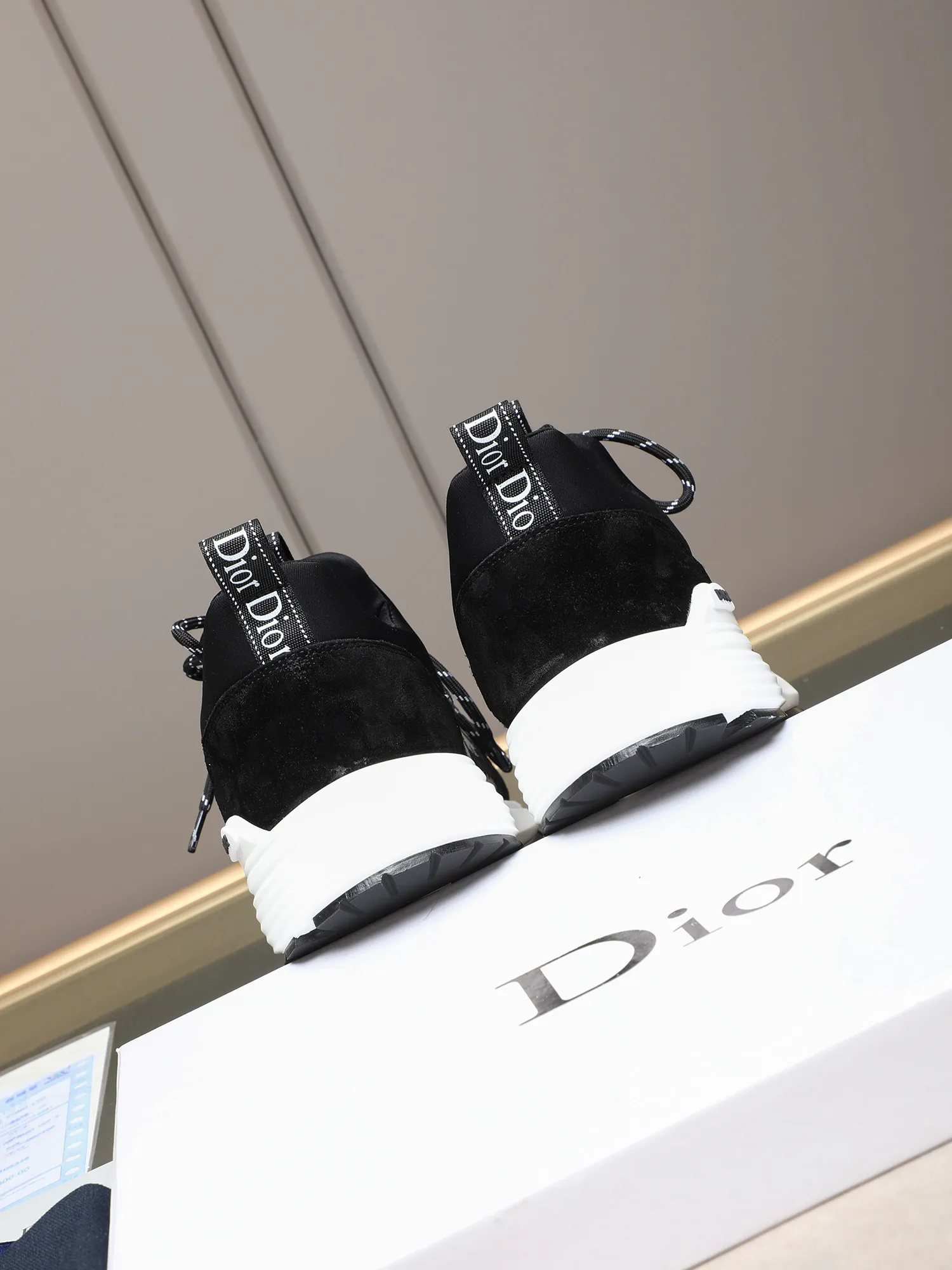 Men's shoes 💰440 💰Dior [Dior] 😘😘High-end series of casual men's shoes, simple and elegant👍👍👍The upper is made of first-layer genuine leather spliced ​​with Dior's special material [sun][sun]; imported first-layer sheepskin lining; special outsole, wear-resistant, lightweight, the overall design is harmonious and unified without lacking personality 👣🌟✨You deserve it! 3 colors😍Sizes 38~44. (45 custom-made) The picture above is a big seller🔥🔥🔥